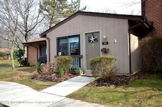 101 Hancock Ct, Red Bank, NJ 07701