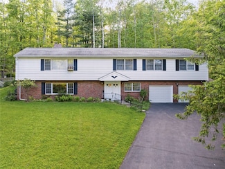 1204 Hartwick Ln, Vestal, NY 13850