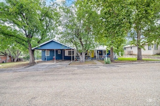 211 Murphy Ave, Sonora, TX 76950