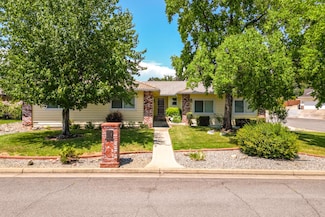 676 Country Oak Dr, Redding, CA 96003