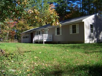 34 Oak St, Casco, ME 04015