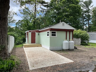 3 Pine Hill Dr, Palmer, MA 01069