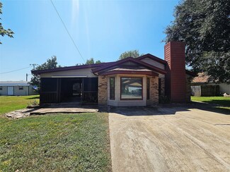 710 Cherry Dr, Groesbeck, TX 76642