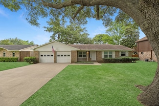 808 Riverside Dr, Alvin, TX 77511