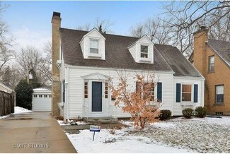 332 Lagoon Dr, Northfield, IL 60093