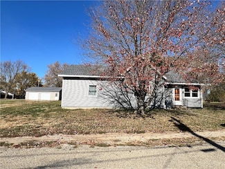 304 Green St, Rossville, IL 60963