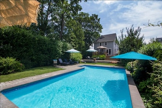 308 Wiggins St, Greenport, NY 11944