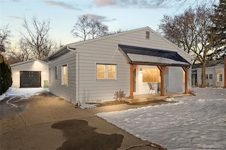 65 Algansee Dr, Troy, MI 48083