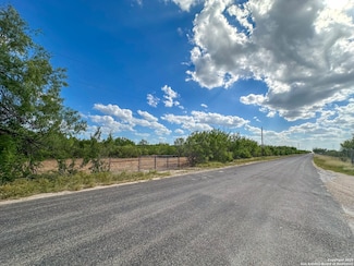 000 Old Fowlerton Rd, Fowlerton, TX
