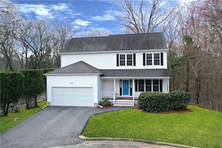 51 Nicole Dr, West Warwick, RI 02893