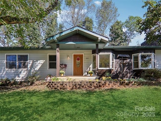 207 Pine Tree Ct, Candler, NC 28715