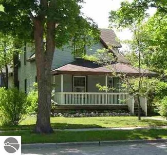633 W Eleventh St, Traverse City, MI 49684