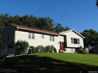 23 Pasture Ln, Poughkeepsie, NY 12603