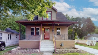 2002 Ridgemont Rd, Grosse Pointe Woods, MI 48236