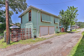 5005 Ursuline St, Galveston, TX 77551