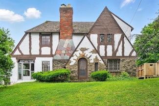 1029 Egan Hills Dr, Cincinnati, OH 45229