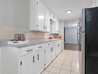 2910 18th Ave N, Texas City, TX 77590