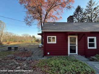 13 Heyden Rd, Shokan, NY 12481