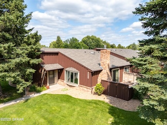 4566 Belmont Rd, Grand Forks, ND 58201