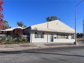 112 E 4th St, Saint Elmo, IL 62458