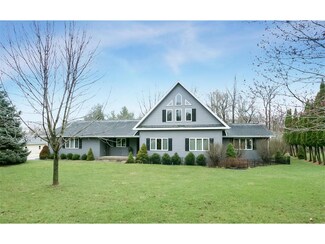 2753 Holly Ct NW, Swisher, IA 52338