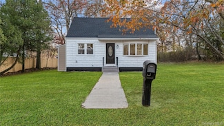 78 Carr Ln, Coram, NY 11727