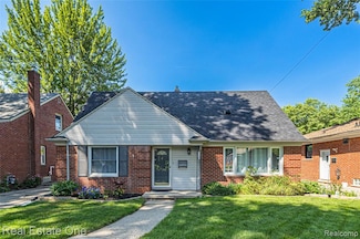 22449 Lakeland St, Saint Clair Shores, MI 48081