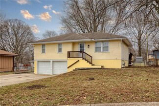 215 SW 19th St, Oak Grove, MO 64075