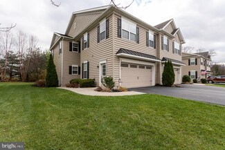 96 New Village Greene Dr, Honey Brook, PA 19344
