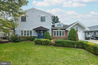 50 Stream Ln, Levittown, PA 19055