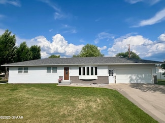 519 Lewis Ave, Larimore, ND 58251