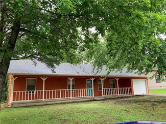 450 Jay Ave, Fayetteville, AR 72703