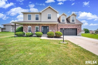 819 Grandyle Dr, Washington, IL 61571