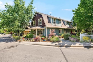 866 Blackberry Ln, Ashland, OR 97520