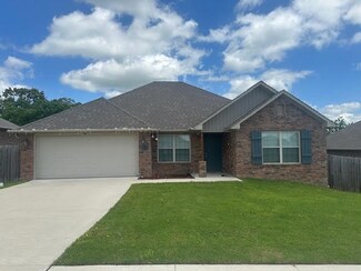 1008 Brook St, Gentry, AR 72734