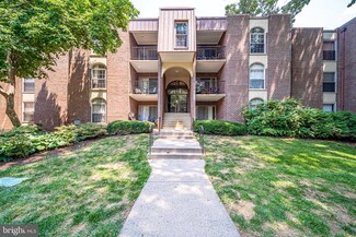 3302 Woodburn Village Dr Unit 3302-33, Annandale, VA 22003