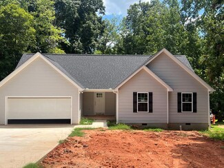 245 Oak Ridge Dr, Greenwood, SC 29649