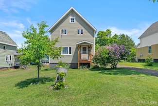 65 3rd St, Ahmeek, MI 49901