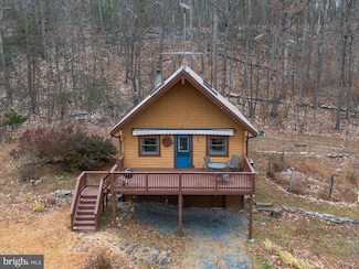 249 Crestview Ln, Berkeley Springs, WV 25411