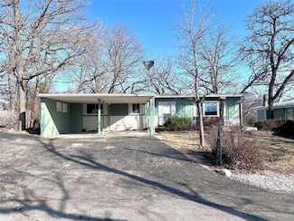 8103 Walts Point Dr, Dexter, IA 50070