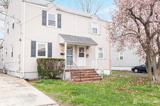 78 Koyen St, Fords, NJ 08863