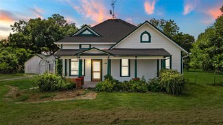 124 9th St, Columbus Junction, IA 52738