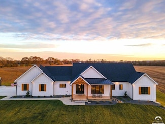 1072 E 1466 Rd, Lawrence, KS 66046