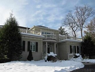 5 Sage Ct, Albany, NY 12204