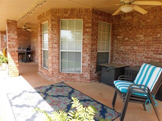 246 W Pines Way, Mustang, OK 73064