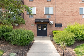 1056 N Mill St Unit 306, Naperville, IL 60563