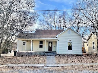 406 N 5th St, Savannah, MO 64485