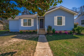 1330 Lake Dr, Longview, TX 75601