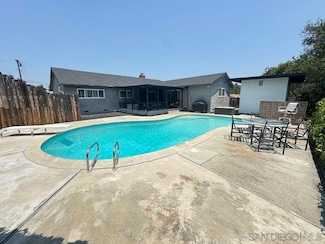 1438 Moon Rd, Vista, CA 92083