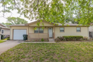 818 Pine St, Halstead, KS 67056